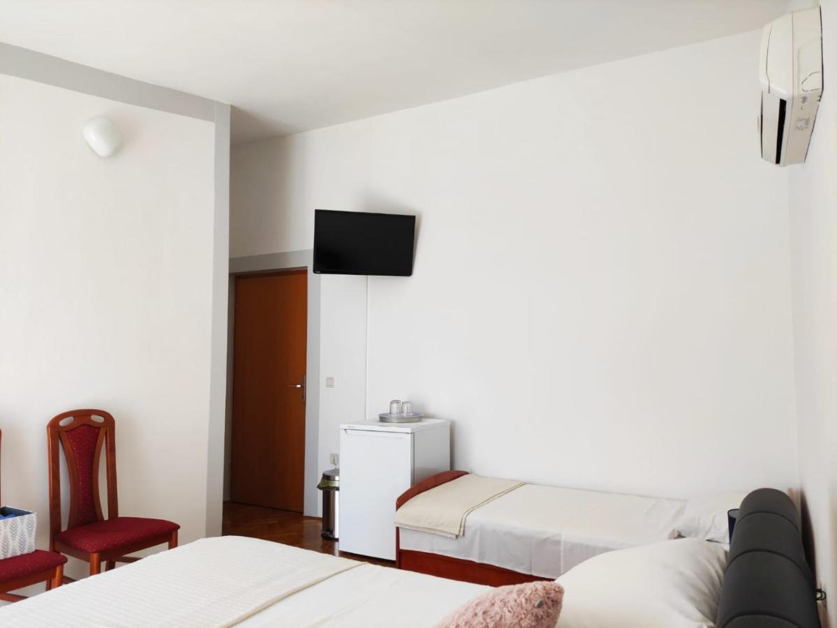 Guesthouse Varnica Kaštel Lukšić エクステリア 写真