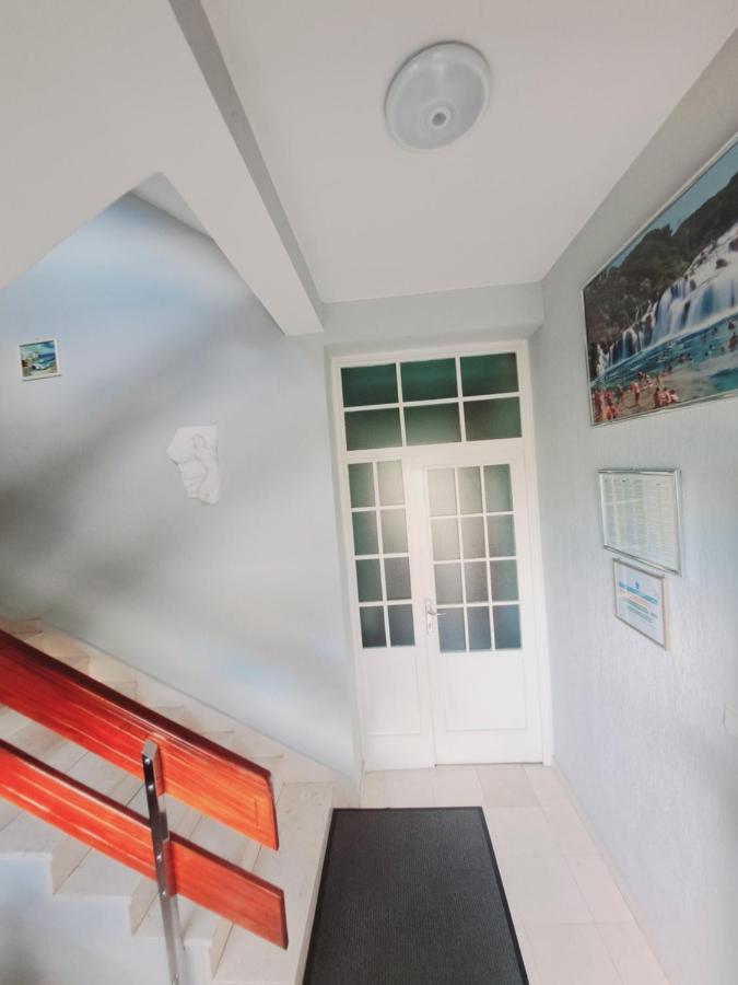 Guesthouse Varnica Kaštel Lukšić エクステリア 写真