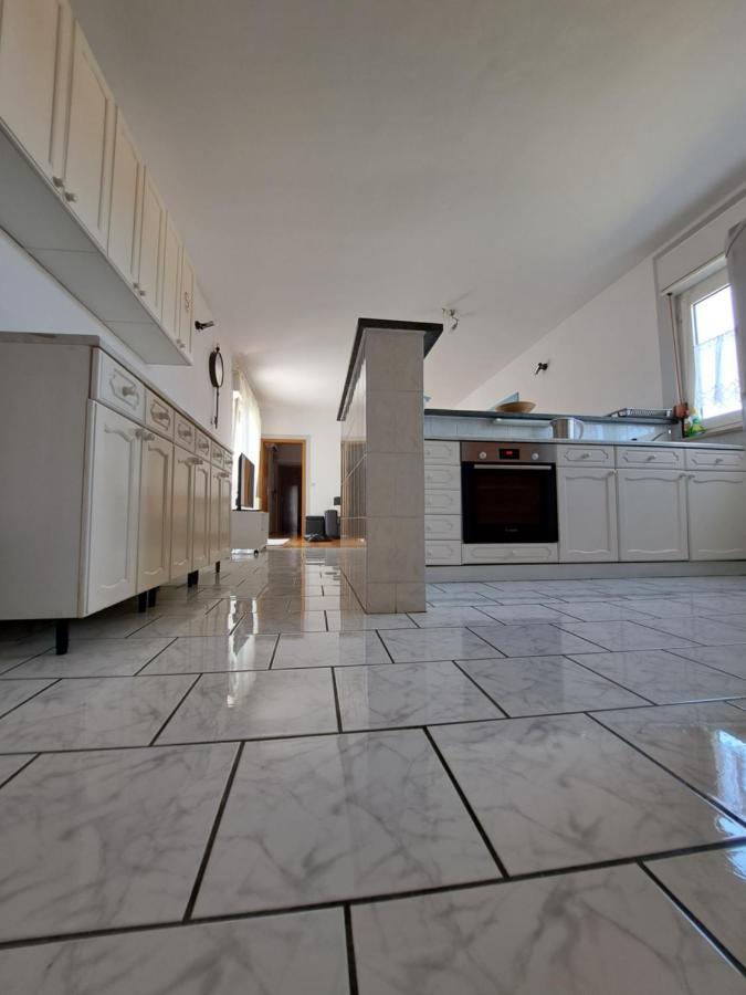 Guesthouse Varnica Kaštel Lukšić エクステリア 写真