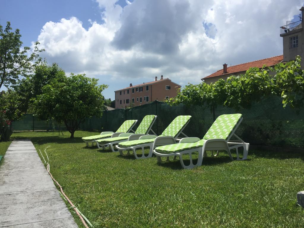 Guesthouse Varnica Kaštel Lukšić エクステリア 写真