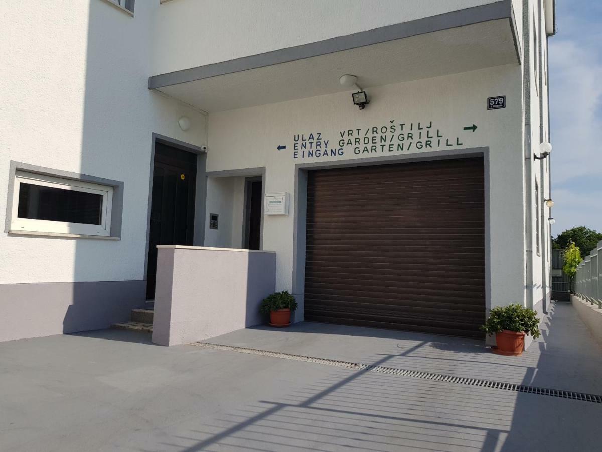 Guesthouse Varnica Kaštel Lukšić エクステリア 写真
