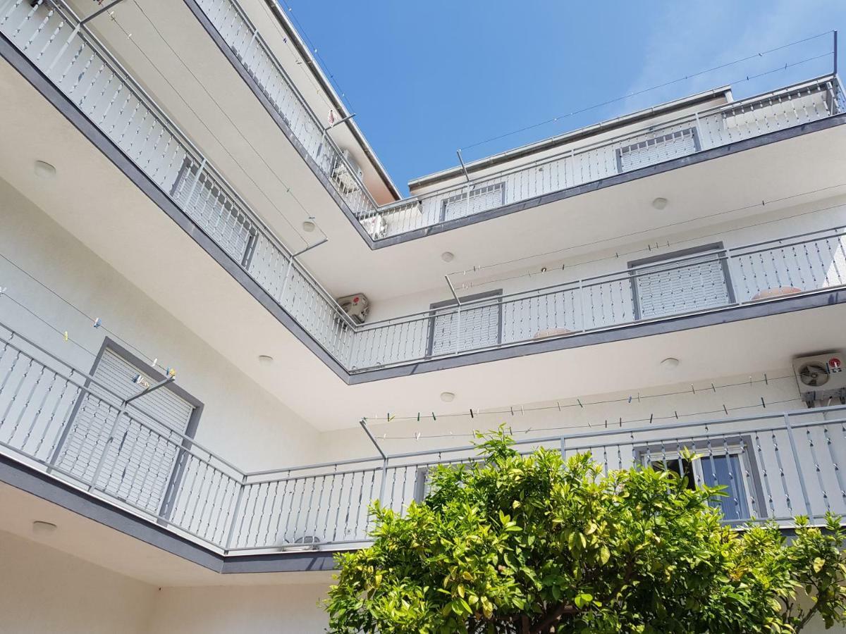 Guesthouse Varnica Kaštel Lukšić エクステリア 写真